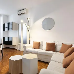 Apartment Charming San Babila Apt. Milan