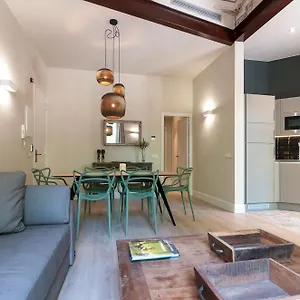 trivao-suites-sant-antoni-market-barcelona.catalonia-hotels.com/